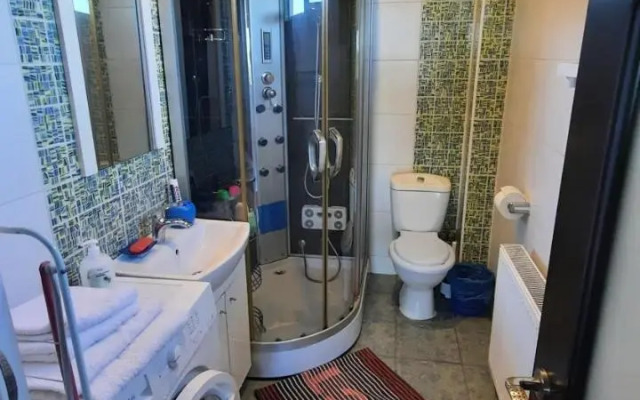 Spacious, modern condo in new villa - sleeps 6