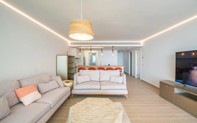 Unique 2 bedroom unit with pool near beach