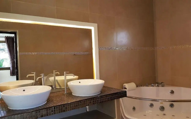 WOWLAND Luxury Pool Villa Pattaya Walking Street - 6 Bedrooms