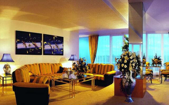 La Strada Hotel