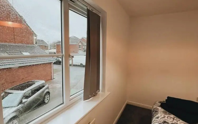 Stunning 3-bed House in Oldbury