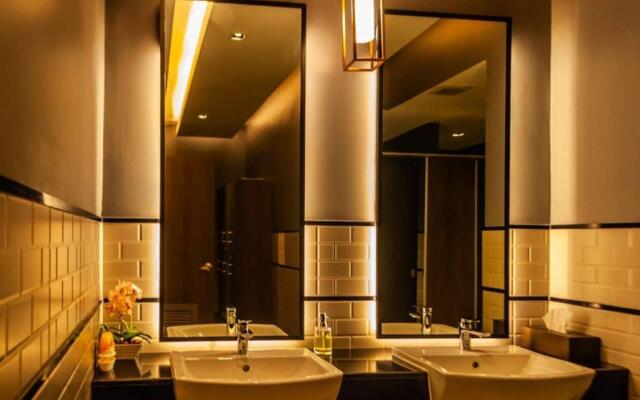 1BR Mountain/Pool View at Central festival mall.