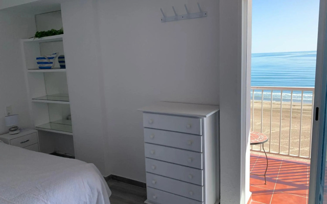 Primera línea en Cullera con piscina. Inmejorables vistas
