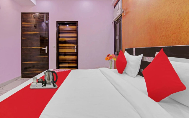 OYO Flagship 70281 Hotel Rishabh Inn