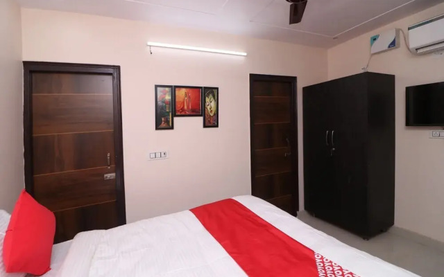 Jaypee Studios by OYO Rooms