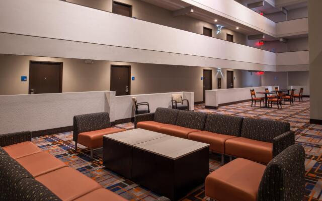 Holiday Inn Express & Suites San Antonio Medical-Six Flags by IHG
