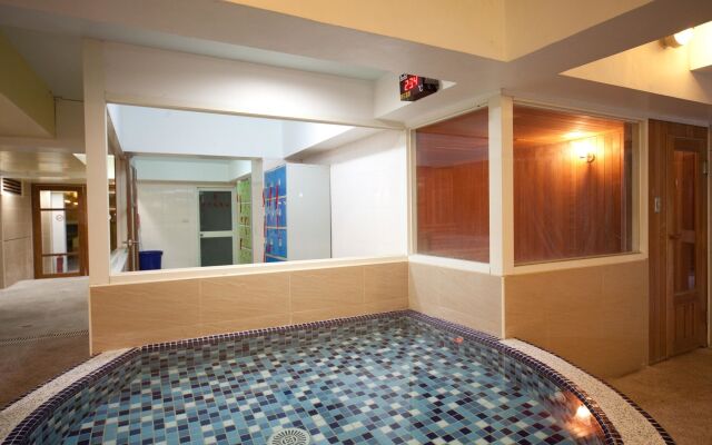 Champagne Hotel