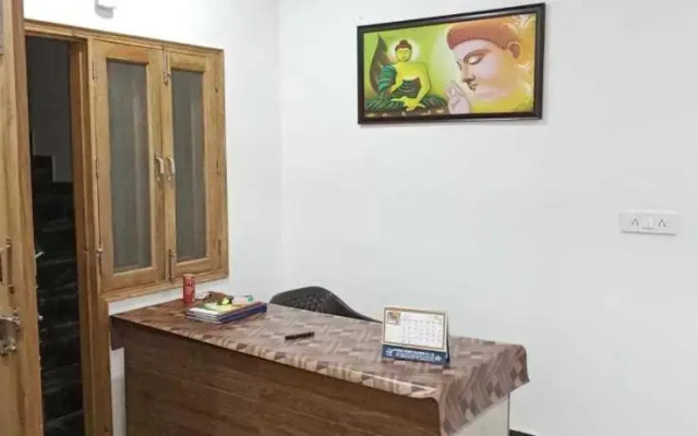 POP 89621 Hotel Yuvraj Place