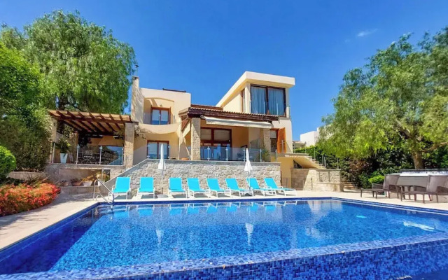 Aphrodite Hills Superior Villa 0100