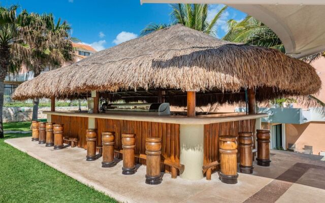 Caracol Bay Cancun by Ypj