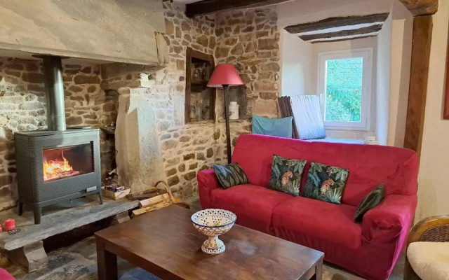 Granite Stone House - Guimaec