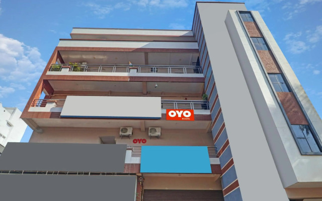 OYO Flagship 80633 Sai Mansion