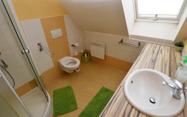Comfy Holiday Home near Forest in Medenec
