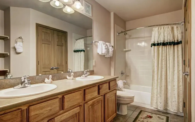 Tarn Landing  #c-4 2 Bedroom Condo by RedAwning