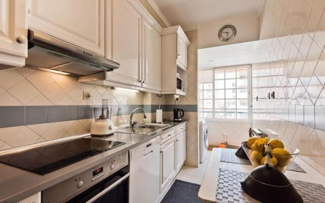 Cascais 1BR w/ pool
