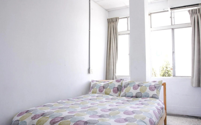 Oldmancaptain Hostel