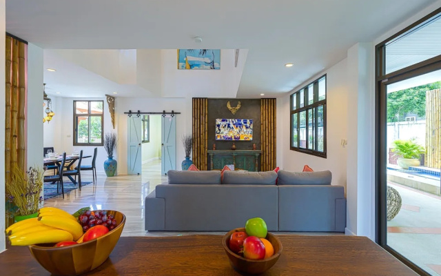 Pool villa 4 BR walking to Beach HV