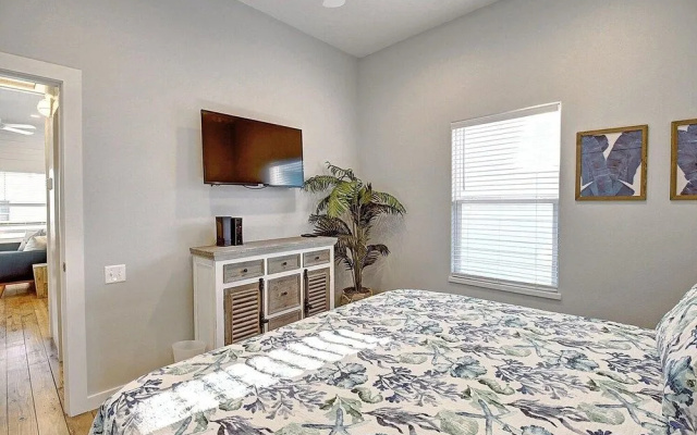 Brock's 2 Bedroom Bungalow by Redawning