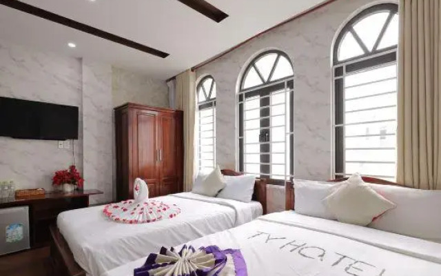 T Y Hotel
