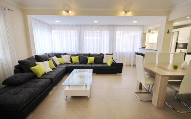 Amazing 5-bedroom villa in Costa Adeje