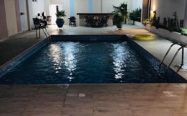 Akua Luxury Suite Sapphire Courts