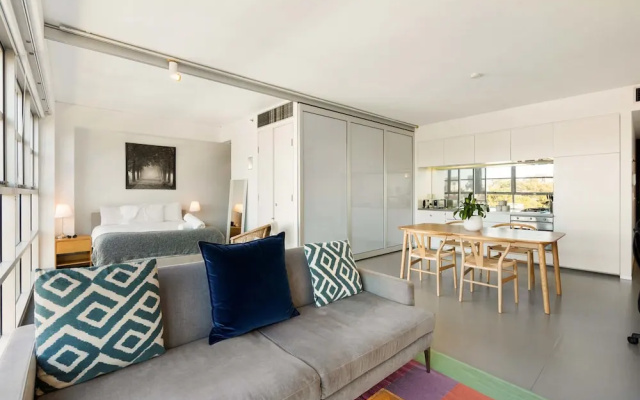 Sun Drenched Apartment in Darlinghurst – Guest Rooms – Sydney