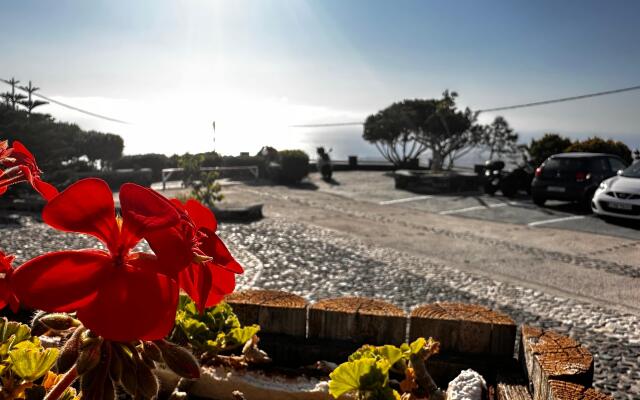 Phaos Santorini Suites