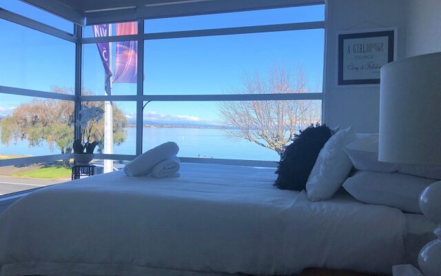 Ultimate Luxury on Lake Terrace