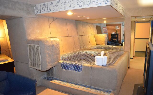 Red Carpet Inn & FantaSuite Hotel