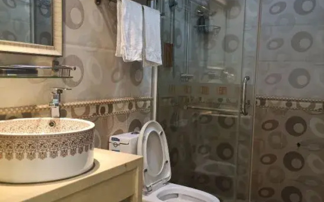 Dalian Yijia Theme Hotel