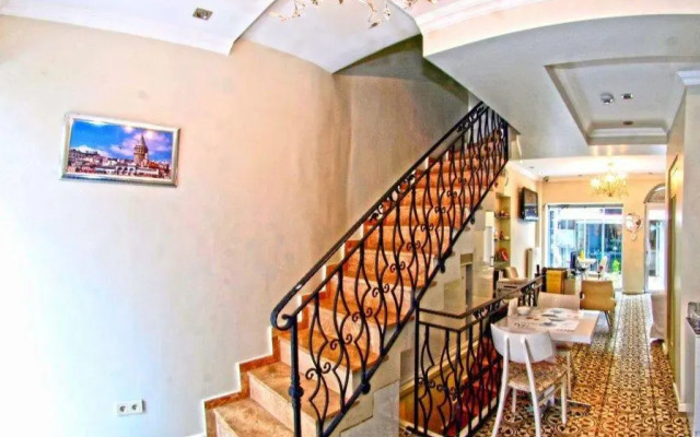 The Little House Hostel