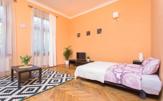 FriendHouse Apartments – Old City