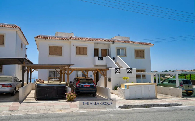 Thea Vista Apartment