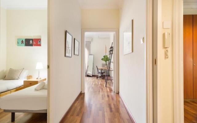 Large & beautiful apartment 4min from Passeig de Gràcia