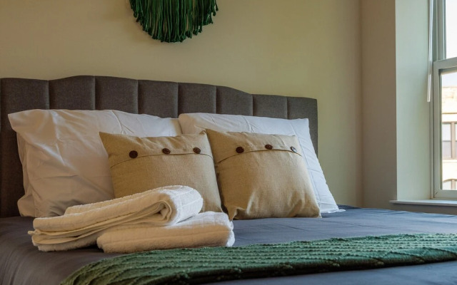 Chic Central Apartment with Free Parking