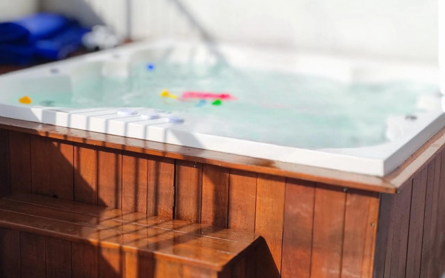 Apartamento novo e completo, próximo à praias e comércio