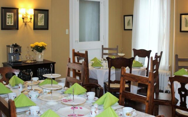 Summerhill Manor Bed and Breakfast and Tea Room