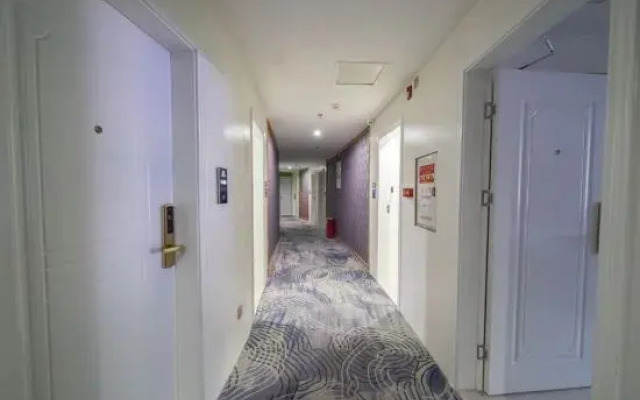 Yuefeng Hotel (Yangjiang Bus Terminal, Wal-Mart)