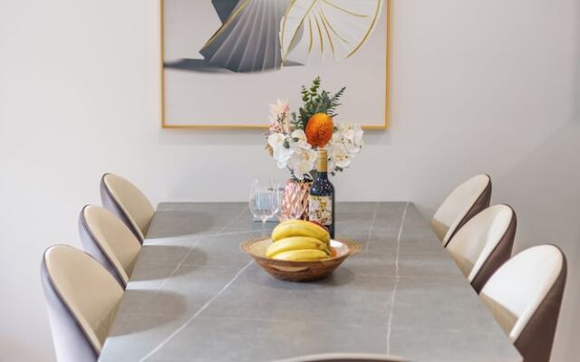StayAU Stylish 4BR Home Ringwood