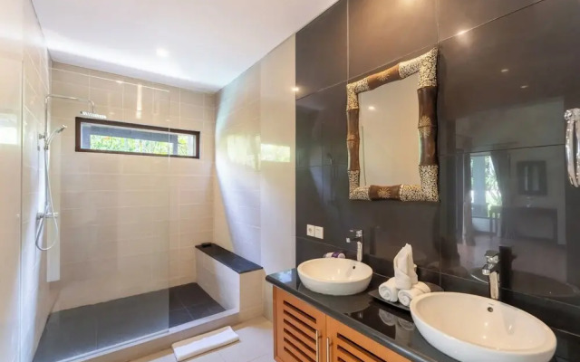 Senang Villa by Betterplace