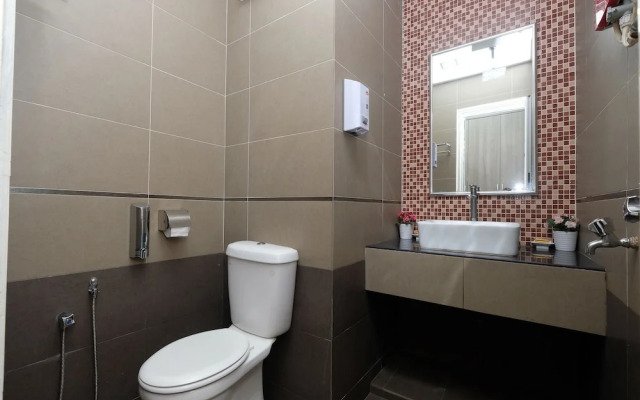 OYO 44023 Mehram Hotel