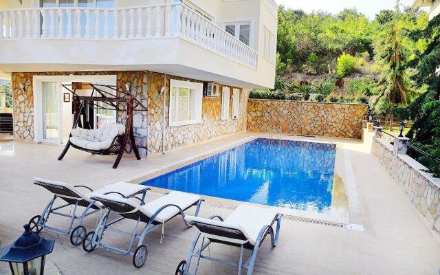 5 Bedroom Villa With Private Pool