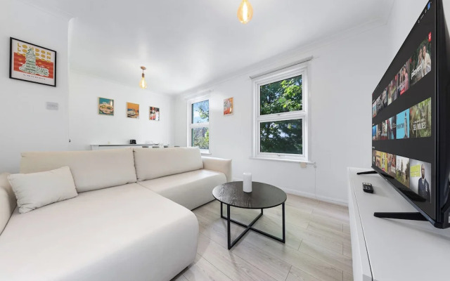 Charming London Apartment Near City Center
