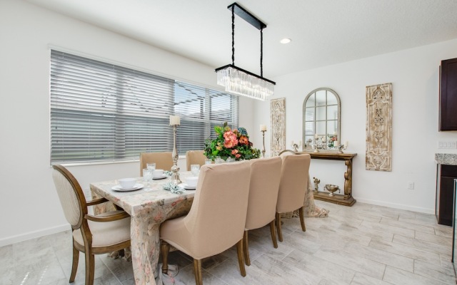 3910 Oakville Avenue