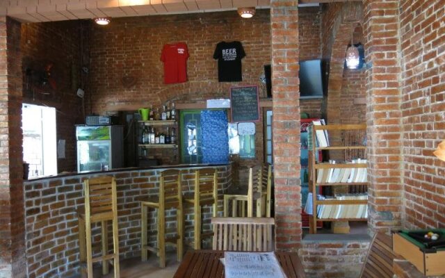 Oasis Bar and Hostel