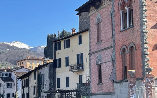 Stunning View, 2-bed Apt in Barga, Lucca,tuscany