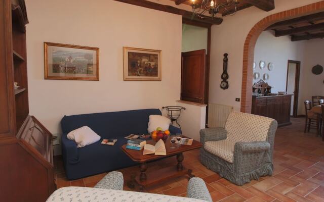 Spacious Tuscan Farmhouse