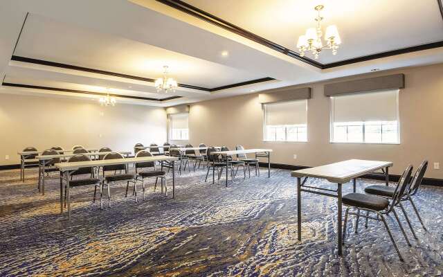 La Quinta Inn & Suites by Wyndham McKinney