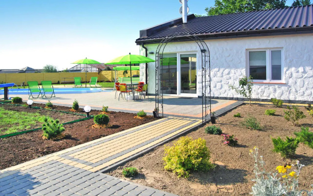 Terraced house with swimming pool and sauna, Sieciemin