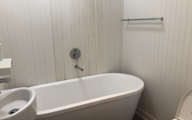 Barefoot Beach Cottage